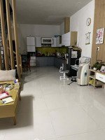 bán nhà 3 tầng mặt tiền đường 5m5, giá 7.5 tỉ. lh 