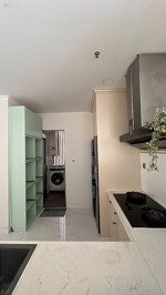 cho thuê căn góc view sông midtown 135m2