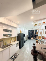 nhỉnh 8 tỷ sở hữu nhà đẹp full nội thất hiện đại- thể dục hồ tây-ngõ ô tô- thông dt 38 m2