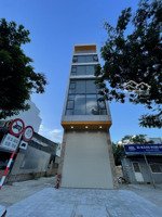 cho thuê nhà mặt tiền núi thành . 3,5 tầng . trung tâm thành phố .