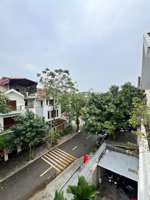 bán biệt thự kđt văn phú hà đông, 198m 3 tầng, mặt tiền 10m, có thang máy, giá 40 tỷ.