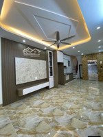 nhà thị trấn trôi - 5 tầng thang máy - ngõ thông ô tô qua nhà
dt: 45m - 5 tầng 8.x tỷ vị tr