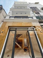 7,5 tỷ nhà xây mới cách mt đường 1 căn , shr hoàn công đủ