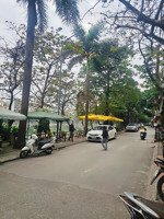 bán toà nhà văn phòng tại phố phương mai, đống đa dt 65m2, 8tầng mt5.7m view hồ, vỉa hè 4m,