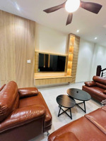 6 tầng thang máy lô góc 2 mặt thoáng mặt tiền ni sư huỳnh liên - dòng tiền 30tr/tháng