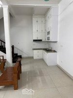 chính chủ cho thuê nhà riêng 50m2 đường hoàng hoa thám. vào ở ngay