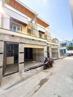 bán nhà 1 trệt 1 lầu sổ hoàn công ( dt sàn 160m2 ) gần ngay aeon mall đang xây dựng