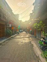 tập thể a9 tầng 2 nghĩa tân, cầu giấy -50m -căn góc siêu hiếm 2ngủ ô tô đỗ chân nhà, chợ ngay mặt