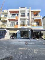 nhà 3 tầng kdc lê phong. gần vincom dĩ an. dt: 67.5m2 (4.5x 15m). gồm 3pn- 4wc. giá: 5.95 tỷ tl