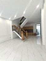 quận 8 nhà mới tinh thiết kế châu âu sang trọng 1 trệt 2 lầu + sân thượng