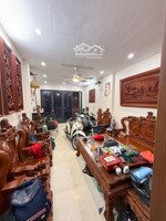 gần ngay hồ kim đồng, 66m 4 tầng, 2 thoáng trước sau, khu an ninh tốt