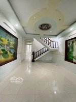 cho thuê nhà mặt tiền kinh doanh gân hội trường đông hoà 120m2