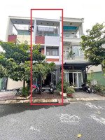 bán gấp căn nhà rẻ hơn hàng xóm ít nhất 500tr tặng nguyên nội thất chỉ dọn vào ở vị trí trung tâm