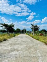 khai xuân lô đất suối hiệp gần đường hương lộ 39
diện tích : 300m2 ( ngang 15m ) đường betong 7m