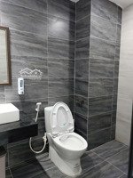 chính chủ cho thuê nhà mặt phố trung hoà 70m2, 4,5 tầng giá 28tr