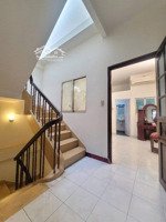 chính chủ ngang 4m dài 15m 4 tầng sân thượng btct lê văn sỹ q.3ô tô xe hơi đậu nhà, quay đầu