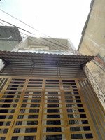 nhà bán1/ văn cao, phú thạnh, tân phú d/t : 4 x 11m, trệt + lầu, 2pn 2wc. shr hoàn công đầy