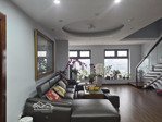 căn thông tầng nằm trên cùng tòa nhà chung cư cao cấp skylight