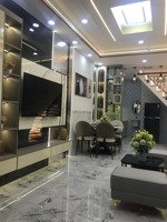 nhà đẹp mới về vị trí cực đẹp - xe hơi đỗ cửa. đối diện trường mầm non sóc nâu tiện ích đ