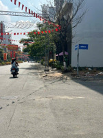 bán nhà 5 x 20m đường k tthc dĩ an. 6 phòng ngủ. bếp, phòng khách 3 wc nhà hướng đông nam mát