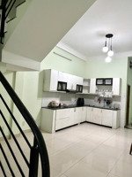 nhà 4 tầng 95m2 có sân đỗ ô tô, gần đhvh đỗ xuân hợp phước long b.
