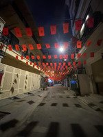 đất hồng tiến, ngõ thông 7 chỗ,gần hồ sát phố.hướng đẹp đông nam.71m2 mặt tiền gần 5m giá đầu tư