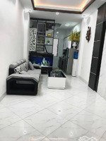 nhỉnh 5 tỉ.phân khúc cực hiếm . nhà 5 tầng, diện tích: 34m, sổ đỏ đẹp. ngõ nông, 3 gác. có nội thất