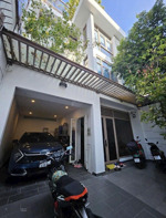 nhà xây tân cổ điển ngay trung tâm võ văn tần, bàn cờ, q3. giá: 6tỷ290/ 5.7m x 18m. đường nhựa 8m.