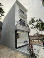 bán nhà sát đại lộ thăng long, xây độc lập, sân riêng để xe, ô tô đỗ cổng. dt 52m2, 4pn. giá 3,5 tỷ