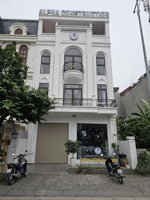 cho thuê nhà mặt phố tại lạc long quân, 135m2, giá 18tr/1 tháng