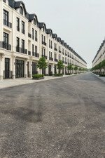 cần bán cắt lô đất đấu giá hoàn long