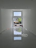 cho thuê nhà nguyên căn mặt tiền 387 nguyễn văn luông, p.12, q.6 5 tầng thang máy pccc đầy đủ