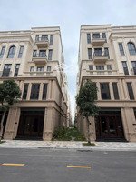 cần bán ! liền kề xẻ khe thiên nga gần hồ giá tốt