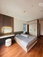 căn 2pn góc tầng cao, view thành phố cực đẹp, thoáng sáng, giá tốt, chủ thiện chí bán nhanh