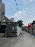 ngay trung tâm , sát bên ,nhà thờ , chợ dĩ an , đường thông xe hơi. chỉ tính giá đất thôi ạ