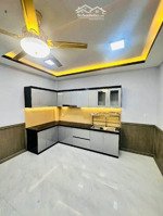 bán nhà gần 90m2 ngay thị trấn hóc môn - lý thường kiệt , nhỉnh 5 tỷ nhà đẹp 3 phòng , sân để ô tô