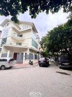 bán gấp biệt thự cầu giấy, lô góc 185m 5 tầng, mặt tiền 25m , giá 85 tỷ.