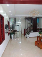 chính chủ cần cho thuê nhà mới xây phố văn cao, dt 50m2 x 6 tầng, đủ đồ có thang máy. gía 20tr/th