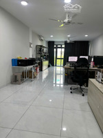 nhà phố hoàn thiện đẹp dt 5x20m gần hồ bơi vạn phúc, 1 hầm 4 tầng, full máy lạnh, giá 35tr/tháng