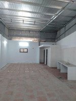 cho thuê kho sạch đẹp ngõ 141, giáp nhị hoàng mai, dt 80m2 thông sàn, tải 2,5 tấn đỗ cửa, 10tr/th