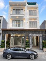 nhà 3 lầu 70m2 ngang 7m, đường oto nhỉnh 8t