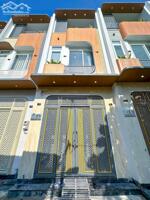 Nhà 1 trệt 2 lầu có sân thượng - Nằm cách chợ An Bình 300m