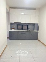 cần cho thuê căn hộ 2 pn nhà trống 77 m2 , vieư sông, thoáng mát giá 8tr tháng