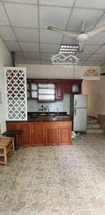 cho thuê nhà riêng cấp 4, kẻ tạnh, cụm giang biên: 70m2, 2pn, 4,5 triệu/tháng