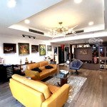 căn chung cư rộng thênh thang. nội thất sang trọng