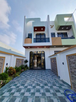 kẹt tiền em cần bán gấp căn nhà lầu giá hữu nghị ngay cây xăng thạnh phú