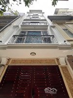 chào bán nhà ngõ ô tô phố hoàng cầu dt 58m2- mt hơn 5m-xd 7t. nhà mới-phân lô vip-dân trí cao.