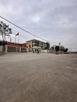 đường thông vòng quanh - ô tô vào nhà - cổng trường mầm non - chân cầu thượng cát