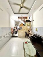 bình thạnh giáp quận 1
43m2, 2 tầng btct phường 22 bình thạnh.