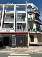 bán gấp nhà 4 lầu trục chính d1 đường 12m giáp làng đại hoc sổ riêng có hoàn công. giá đầu tư